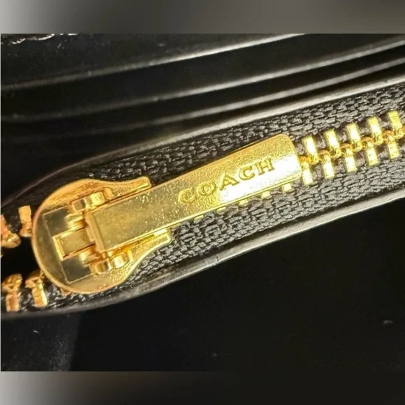 COACH Tammie Black Quilted Clutch with crossbody chain (Coach Authentic) Bag - Picture 9 of 15